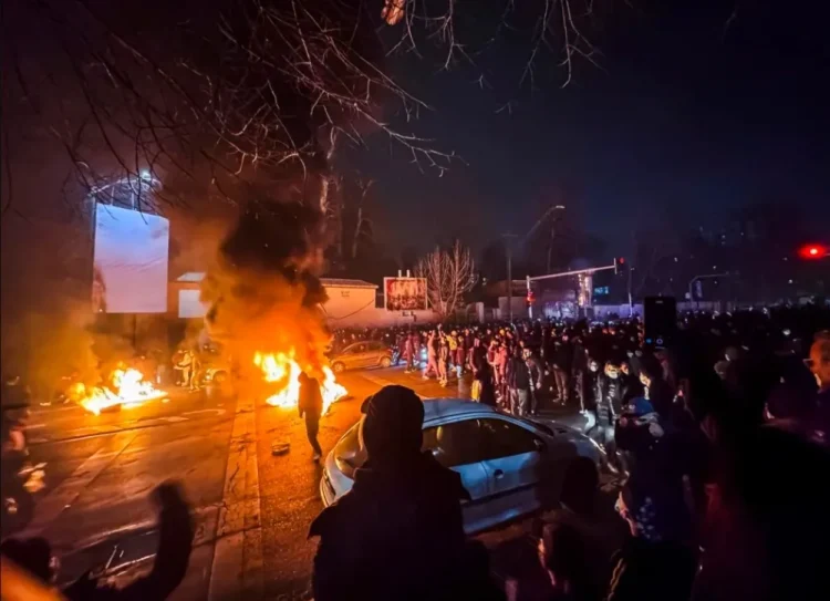 “تاس” عن مصدر أمني: العثور على رصاصات إسرائيلية في جثث أطفال قُتلوا في إيران