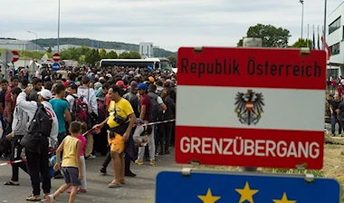 المفوّض الأوروبي للهجرة: سوريا غير آمنة للعودة القسرية