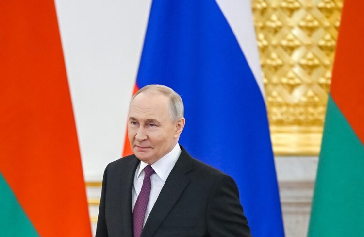 بوتين يعزي بخامنئي.. جريمة قتله انتهاك وقح للأعراف الإنسانية والقانون الدولي