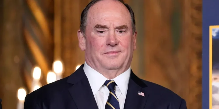 في توقيت حساس.. “البنتاغون” يعلن مغادرة وزير البحرية الأميركية منصبه