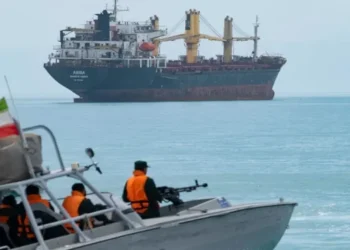 بفعل الحصار البحري الأميركي المفروض عليها.. إيران تعيد ناقلتين نفطيتين من مضيق هرمز