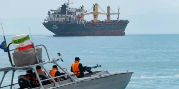 بفعل الحصار البحري الأميركي المفروض عليها.. إيران تعيد ناقلتين نفطيتين من مضيق هرمز