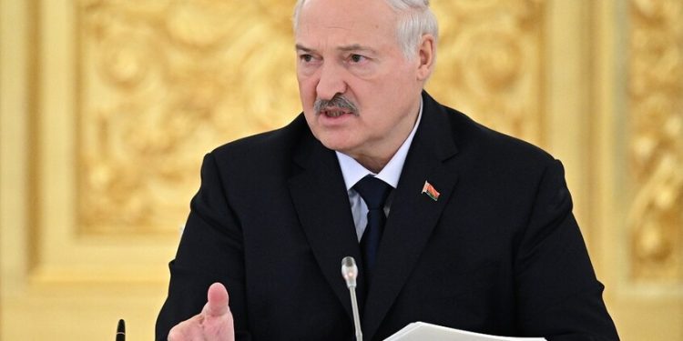 لوكاشينكو: لست زيلينسكي ولن أركض إلى ترامب طالبا المال أو السلاح