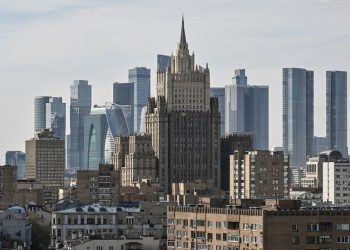 موسكو تستدعي السفير الألماني احتجاجا على لقاء نائب ألماني زعيم جماعية إرهابية مطلوبا دوليا