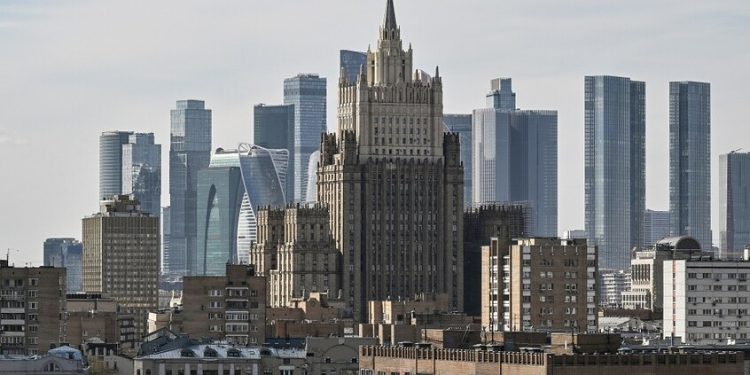 موسكو تستدعي السفير الألماني احتجاجا على لقاء نائب ألماني زعيم جماعية إرهابية مطلوبا دوليا