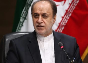 نائب رئيس مجلس الشورى في إيران: تلقينا أول الإيرادات من رسوم عبور مضيق هرمز