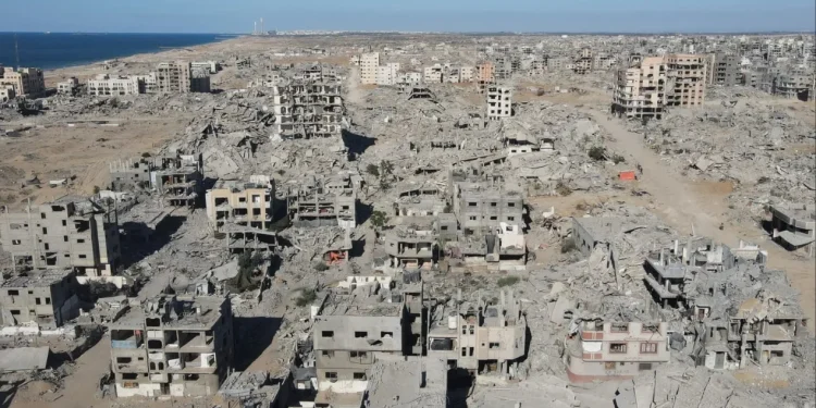 اعتداء إسرائيلي يستهدف مدينتَي غزة وخان يونس.. و8 آلاف شهيد تحت الأنقاض بفعل الإبادة