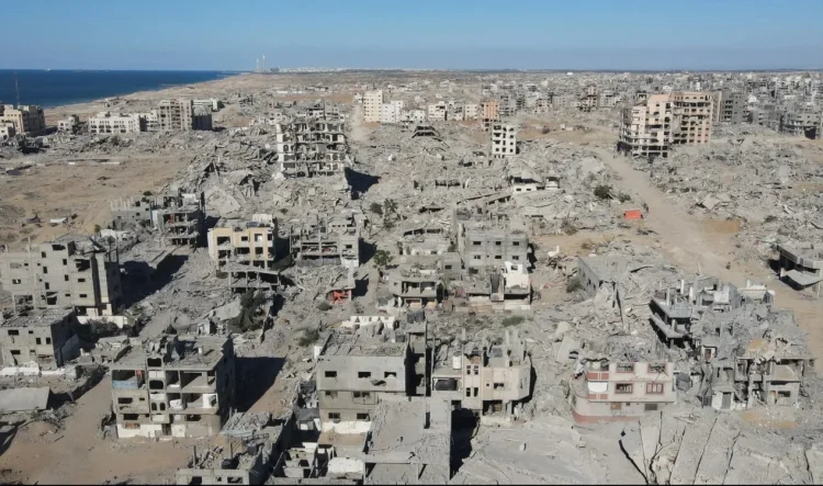 اعتداء إسرائيلي يستهدف مدينتَي غزة وخان يونس.. و8 آلاف شهيد تحت الأنقاض بفعل الإبادة