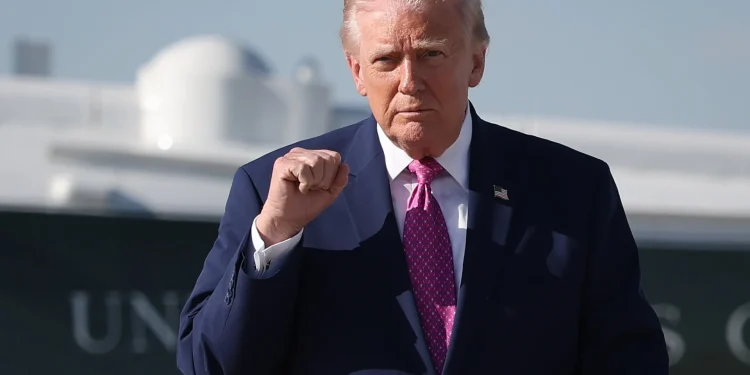 ترامب: نقدم صفقة عادلة ومعقولة لإيران.. وممثلونا يتوجهون إلى إسلام آباد مساء الغد