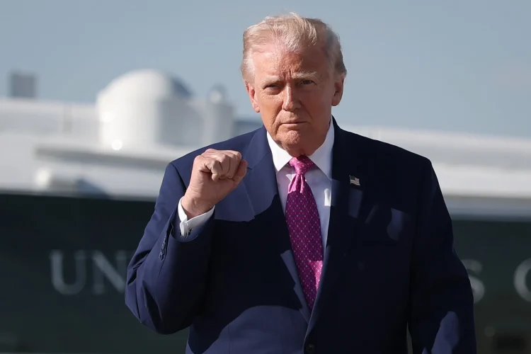 ترامب: نقدم صفقة عادلة ومعقولة لإيران.. وممثلونا يتوجهون إلى إسلام آباد مساء الغد