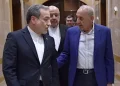 هل يفرض ترامب الاتفاق على إسرائيل في لبنان؟ الوسطاء أبلغوا الأميركيين: إيران تعتبر وقف الحرب على لبنان والانسحاب شرطاً مُلزِماً طهران تُصِرّ على وقف إطلاق النار وإخراج الحشود من البحر قبل بحث البرنامج النووي