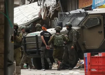 اعتداءات إسرائيلية في الضفة الغربية: اقتحامات واعتقال 8 شبان بينهم أسرى محررون