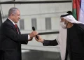 معاريف” تكشف: نتنياهو أجرى اجتماعات سياسية إضافية خلال زيارته السرية للإمارات