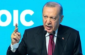 تعكس السجالات الحادة بين أنقرة وتل أبيب، تصاعد القلق التركي من التمدّد الإسرائيلي في المنطقة، وسط تحذيرات إردوغان من أن تداعيات الحرب على غزة ولبنان باتت تمسّ الأمن القومي التركي مباشرة، ما فجّر مواجهة سياسية وإعلامية مفتوحة مع إسرائيل.
